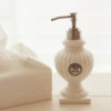 Lene Bjerre – Seifenspender aus der Purity Bath Collection Weiss Lene Bjerre - Seifenspender aus der Purity Bath Collection Weiss