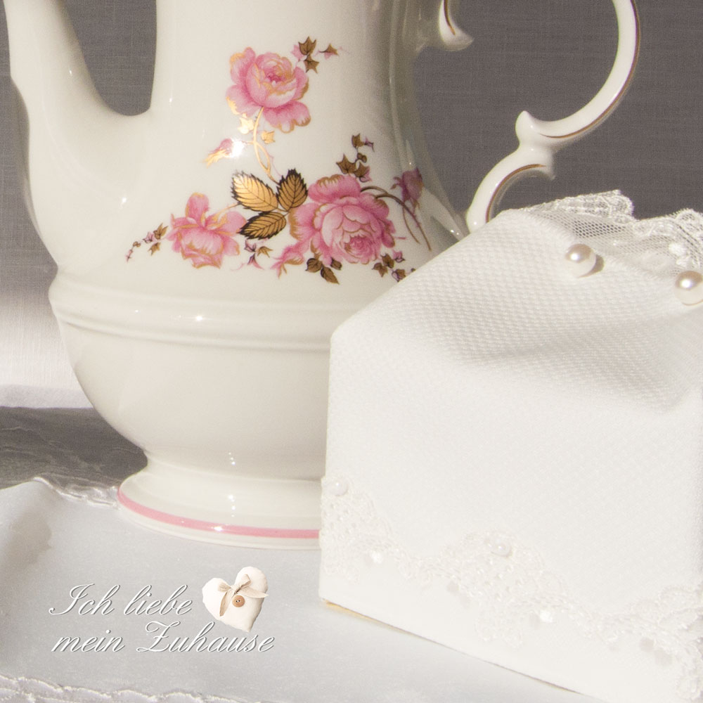 Blog - Muttertag im Landhausstil mit Vintage Geschirr und Tissuebox