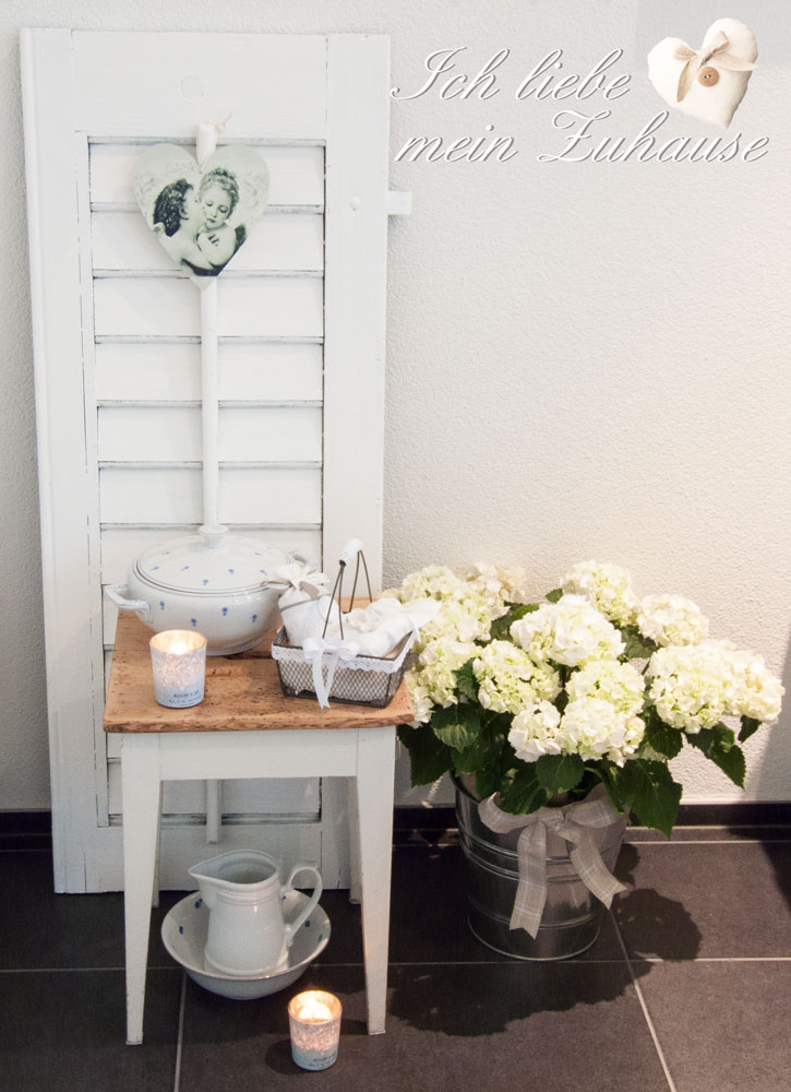Blog - Ecke im Landhausstil mit Lene Bjerre Teelichter Blue Mood Collection und Vintage Suppenschüssel