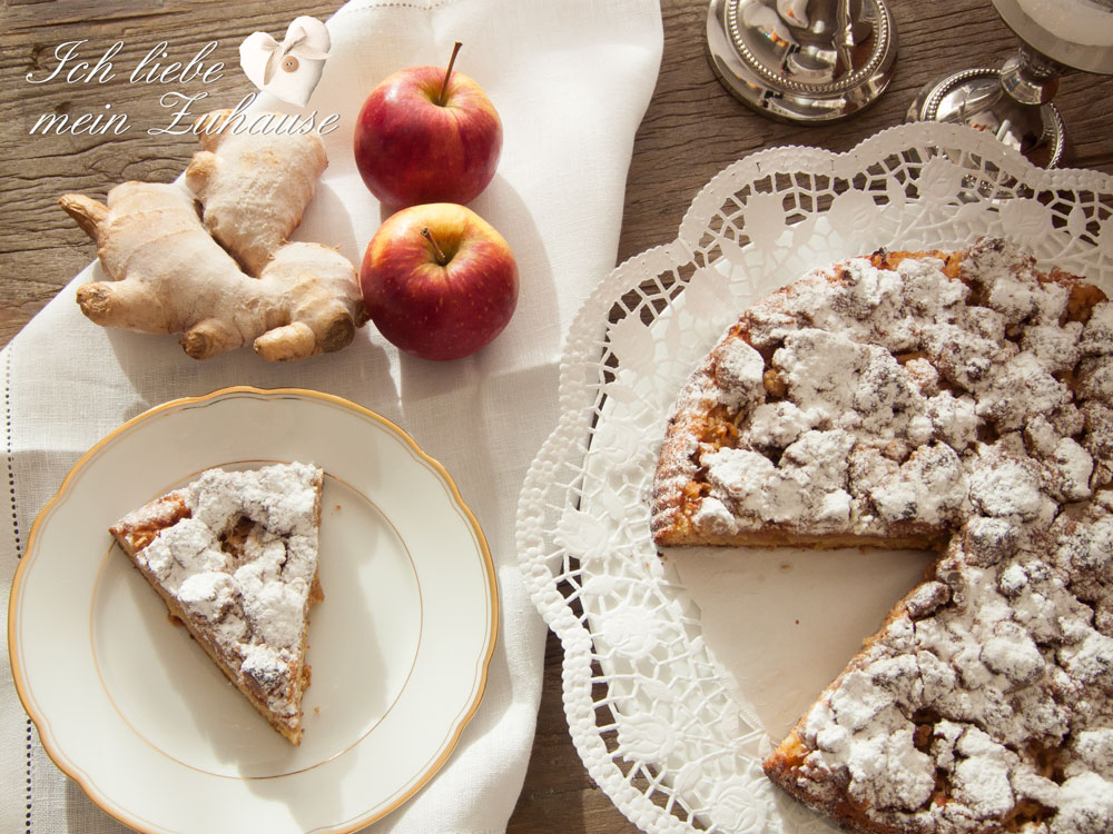 Blog - Feiner Apfel-Ingwer-Streuselkuchen - Lene Bjerre Kerzenständer Bellara Collection mit Kerzen - Bild 4