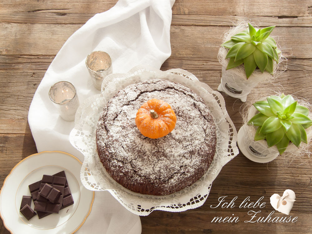 Blog - Kürbis-Schoko-Kuchen - Suppe mit Kokos und Wirz - Vintage Chic Suppenschüssel - Lene Bjerre Keramiktopf Teelicht - Bild 4