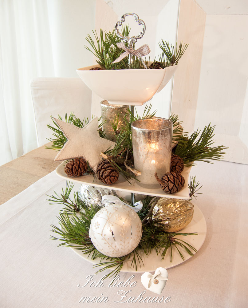 Blog - Weihnachts-Etagere - Lene Bjerre Weihnachtskugel Fellstern Teelicht Walnuss gold silber Mammutbaumzapfen - Bild 5