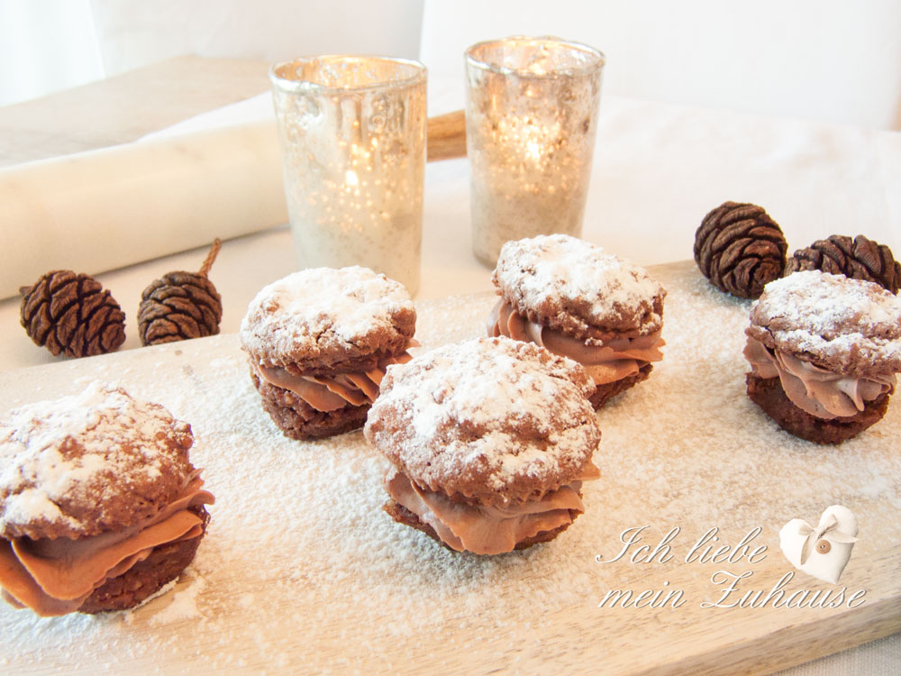 Blog - Guetzli-Rezept aus der Weihnachtsbäckerei - Gefüllte Amaretti - Bild 1