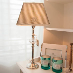 Lene Bjerre - Tischlampe mit Monogram Lampenschirm aus der Leona Lighting Collection