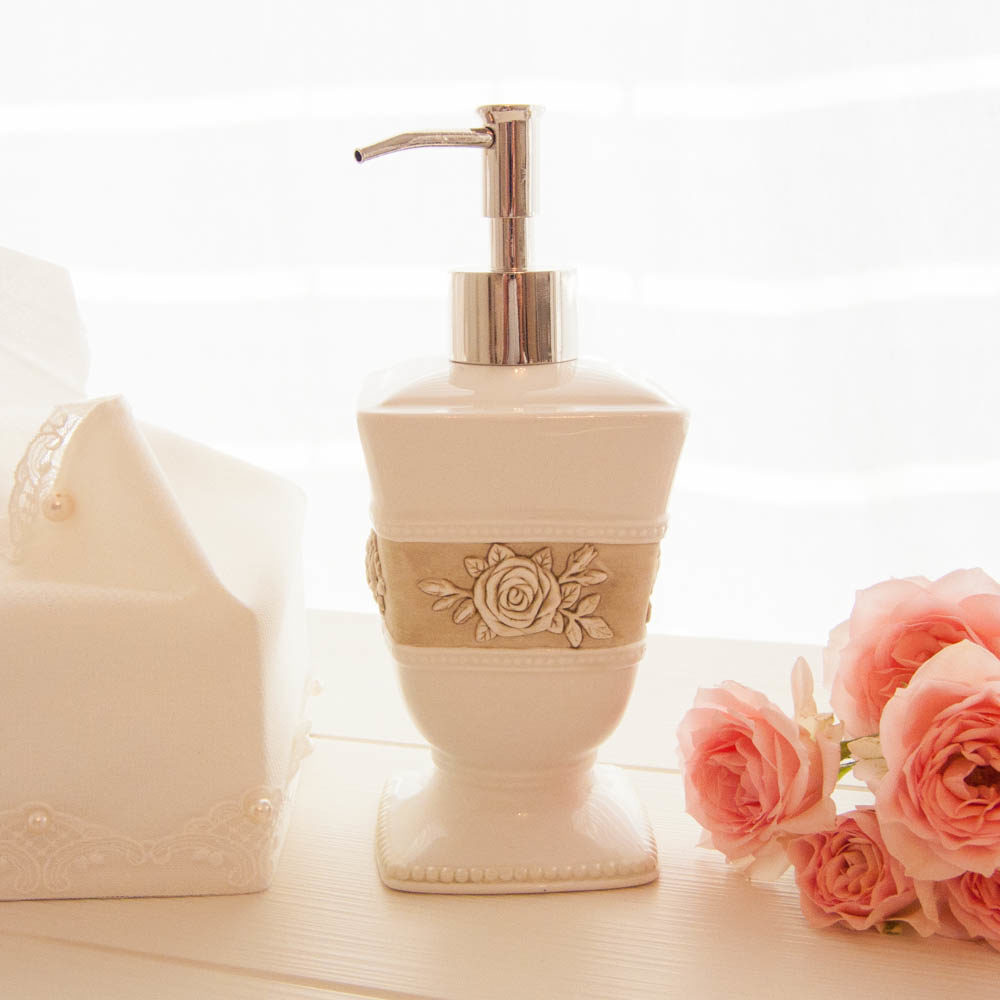 Lene Bjerre – Seifenspender aus der Pure Divine Bath Collection Lene Bjerre - Seifenspender aus der Pure Divine Bath Collection