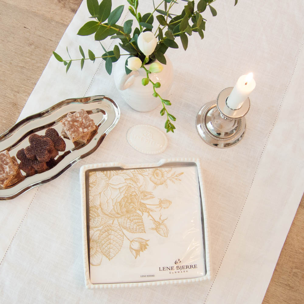 Lene Bjerre – Papier-Servietten aus der Camia Collection / 33x33cm, weiss-gold Lene Bjerre - Papier-Servietten aus der Camia Collection / 33x33cm, weiss-gold